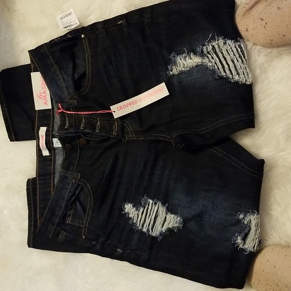 REFUGE Cropped Boyfriend Button Fly Jeans - Picture 4 of 15